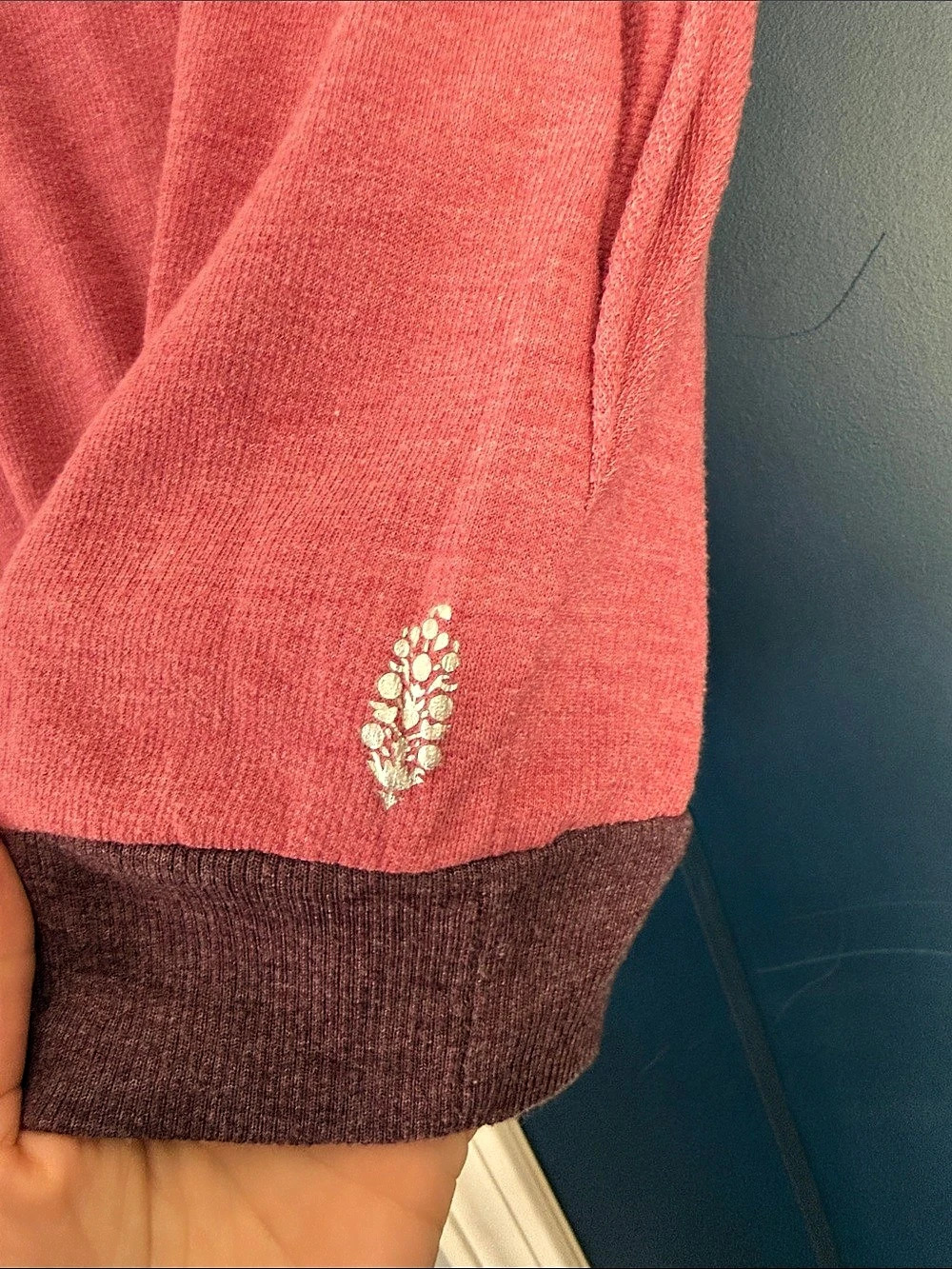 Free Movement Short Sleeve V-Neck Top in Pink Large - Picture 3 of 5